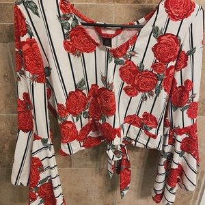 Floral long-flared sleeve crop top blouse